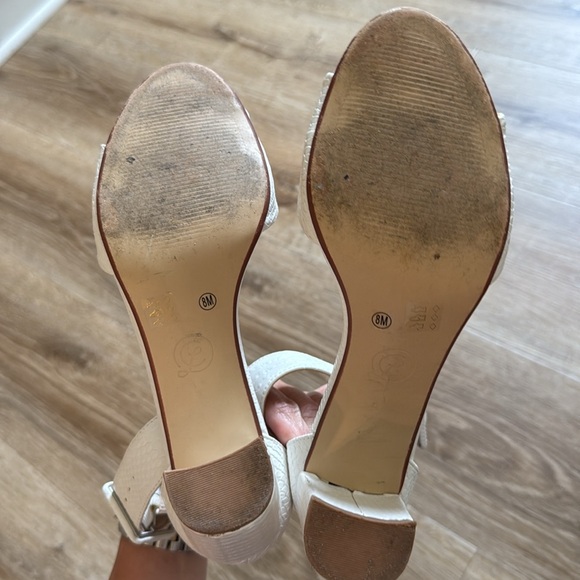 Chinese Laundry Textured White Heels - Picture 5 of 7